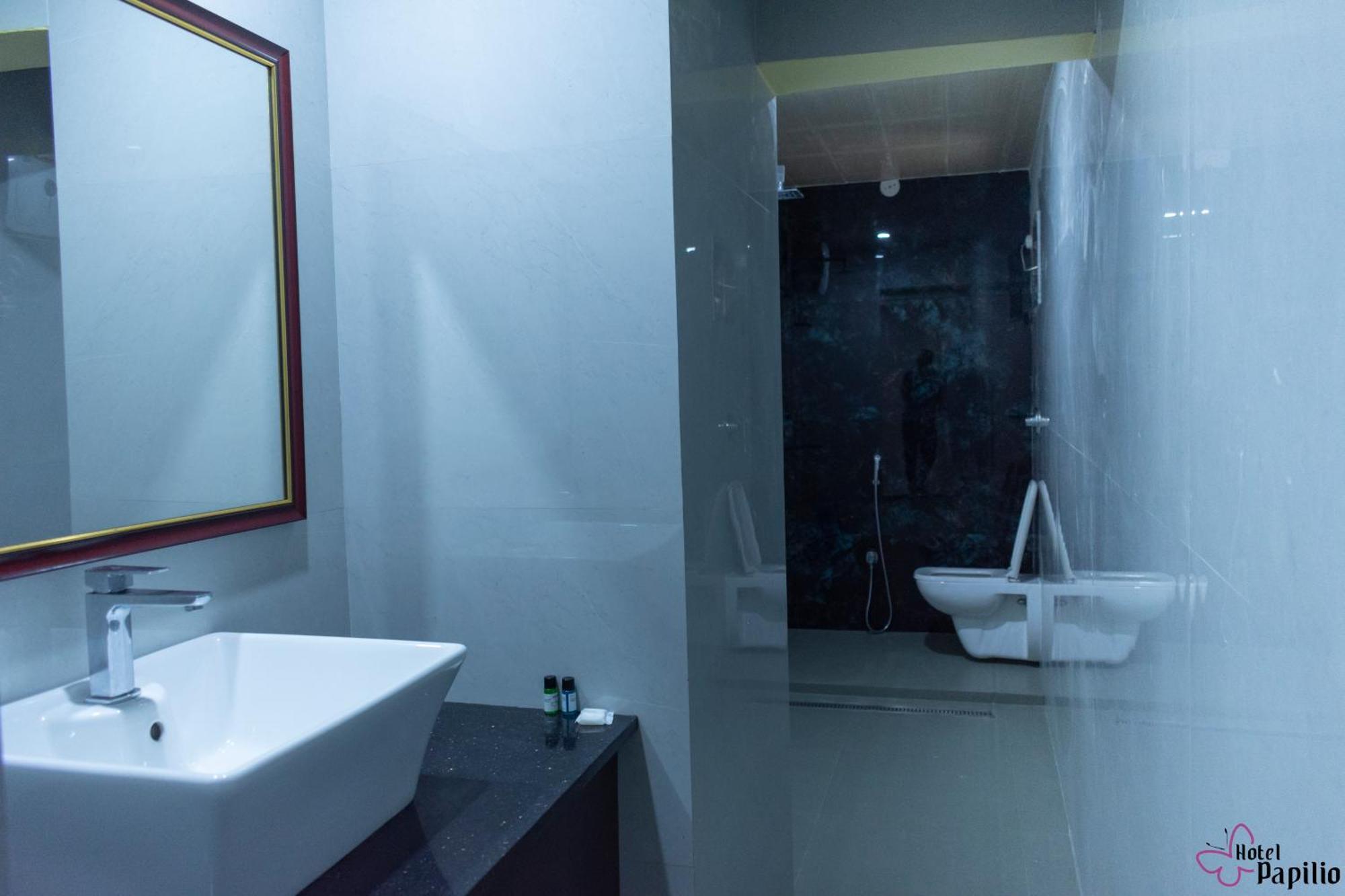 Hotel Papilio Malda Экстерьер фото