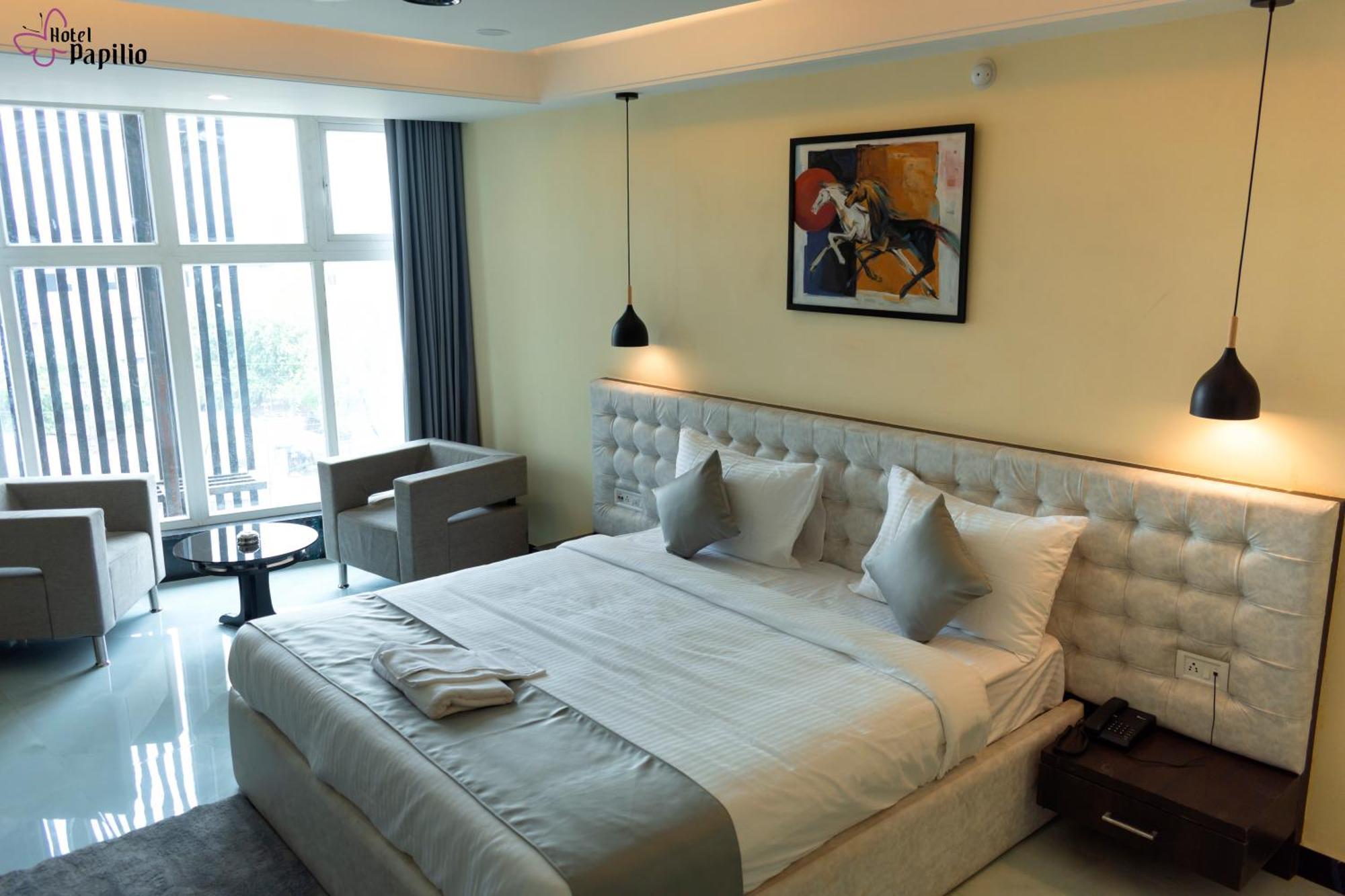 Hotel Papilio Malda Экстерьер фото