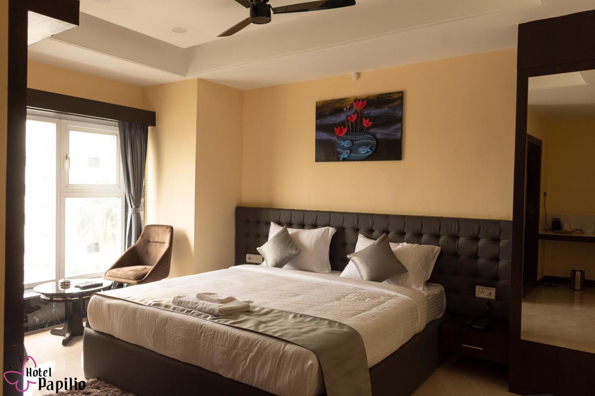 Hotel Papilio Malda Экстерьер фото