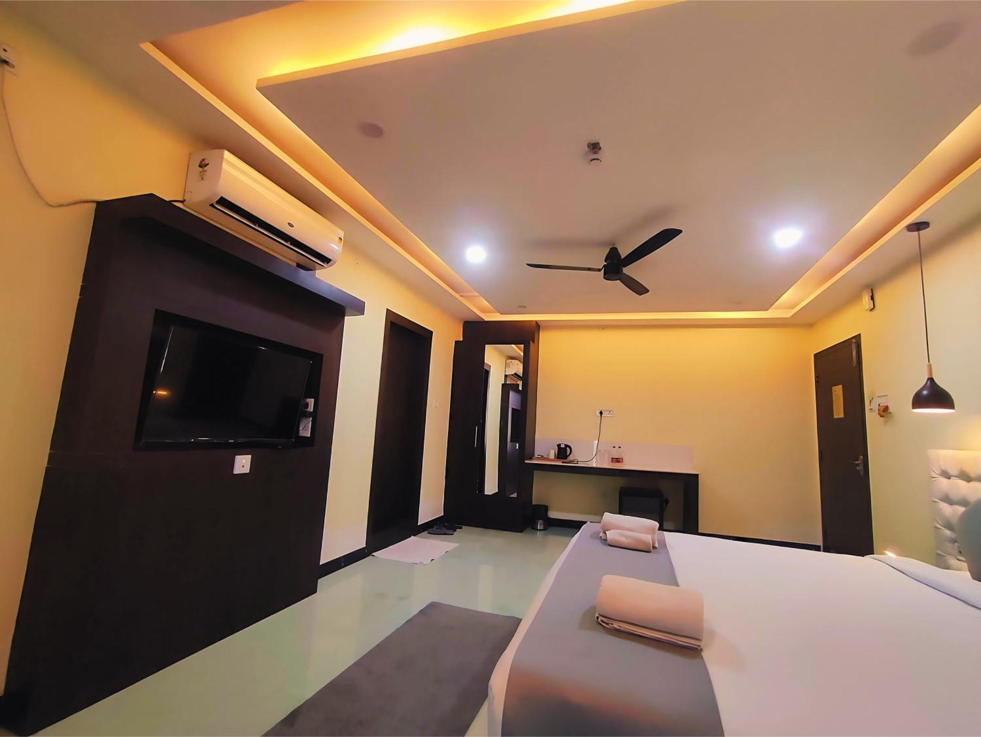 Hotel Papilio Malda Экстерьер фото