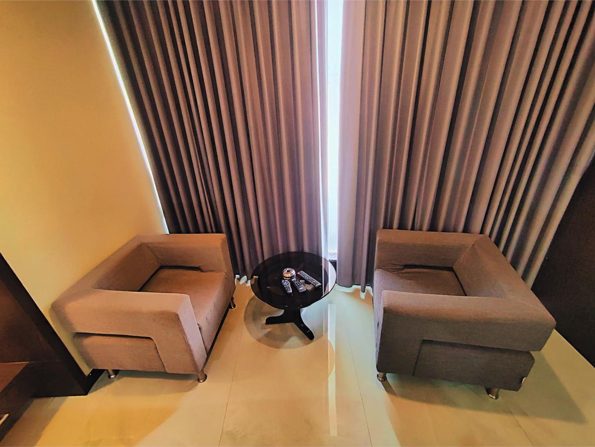 Hotel Papilio Malda Экстерьер фото